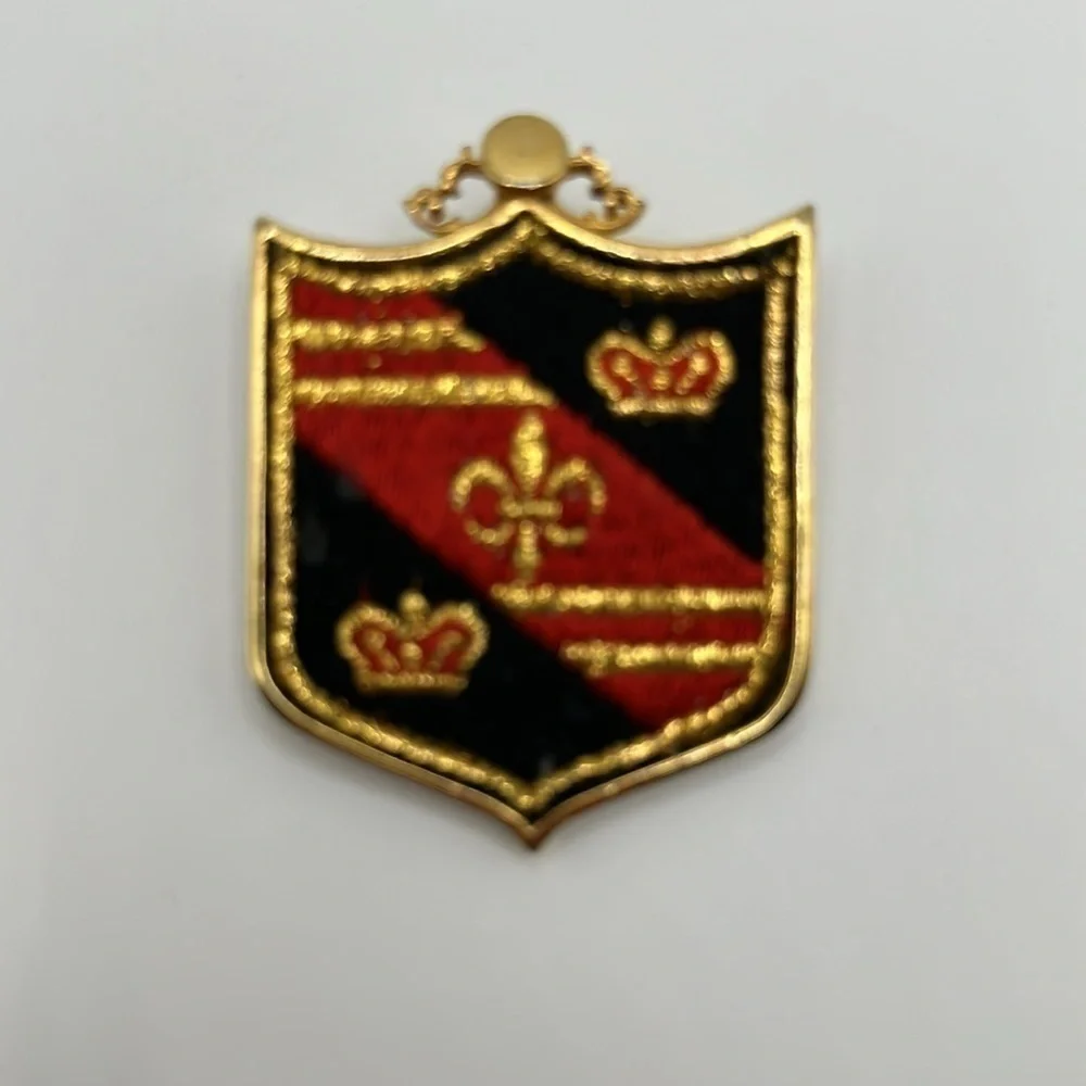 vintage KRAMER Signed   Crown Coat of Arms  Gold Brooch Jacket Pin RARE​